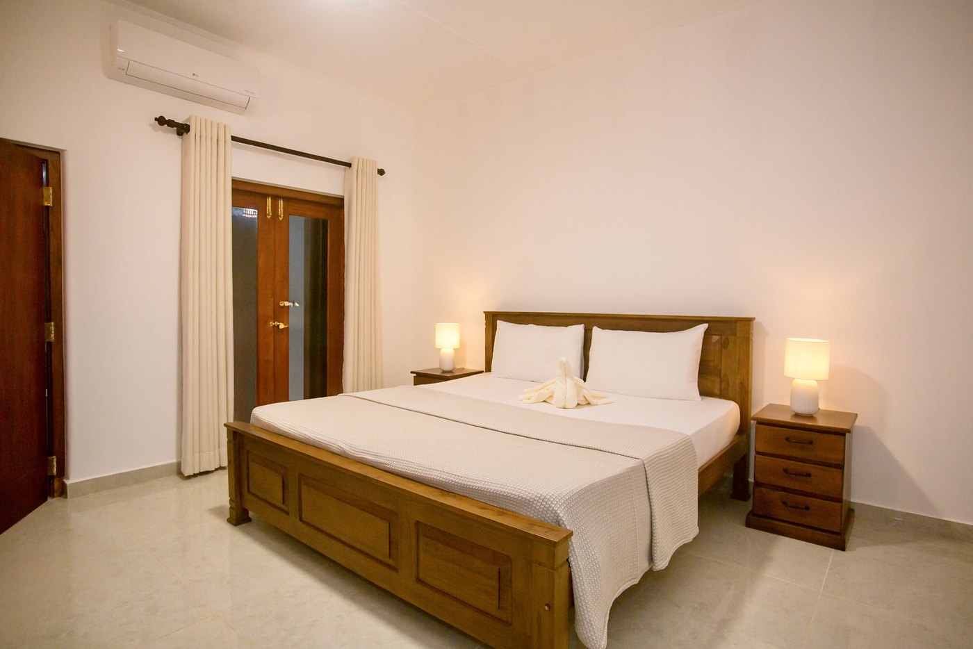 Queen bedroom with teak furniture